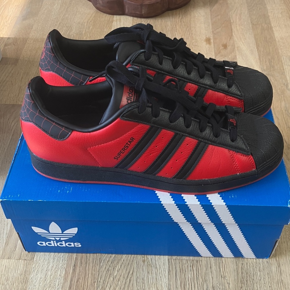 Like New Adidas Men's Black and Red Striped Sneakers Size:10